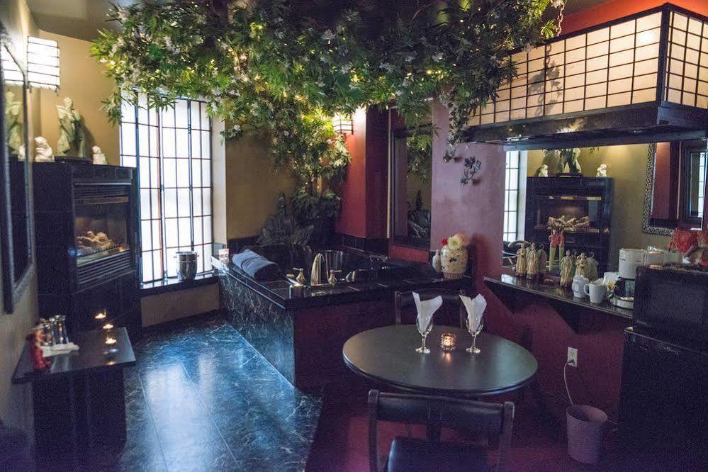 Mariaggi'S Theme Suite Hotel & Spa วินนิเพก ภายนอก รูปภาพ