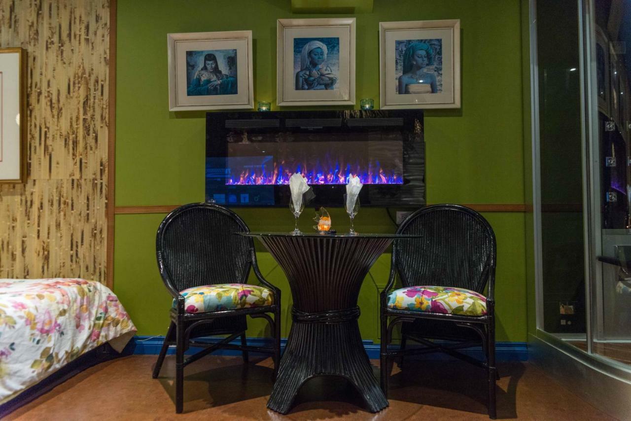 Mariaggi'S Theme Suite Hotel & Spa วินนิเพก ภายนอก รูปภาพ