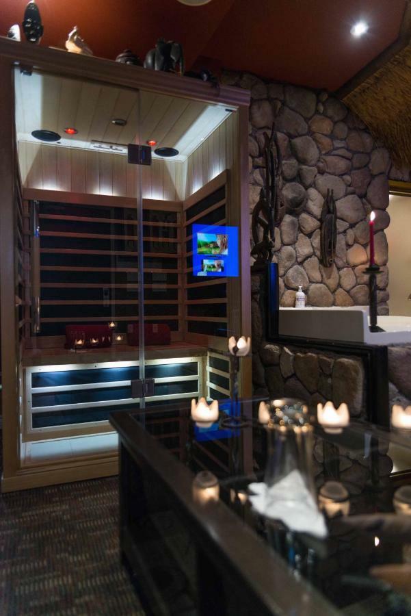 Mariaggi'S Theme Suite Hotel & Spa วินนิเพก ภายนอก รูปภาพ