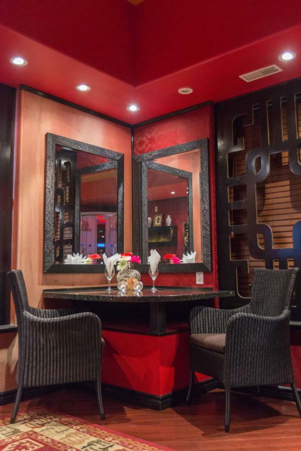 Mariaggi'S Theme Suite Hotel & Spa วินนิเพก ภายนอก รูปภาพ