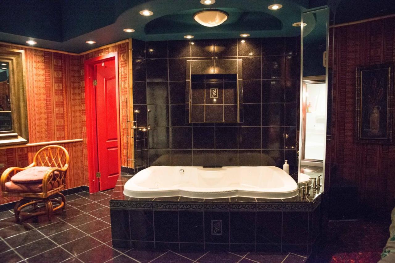Mariaggi'S Theme Suite Hotel & Spa วินนิเพก ภายนอก รูปภาพ