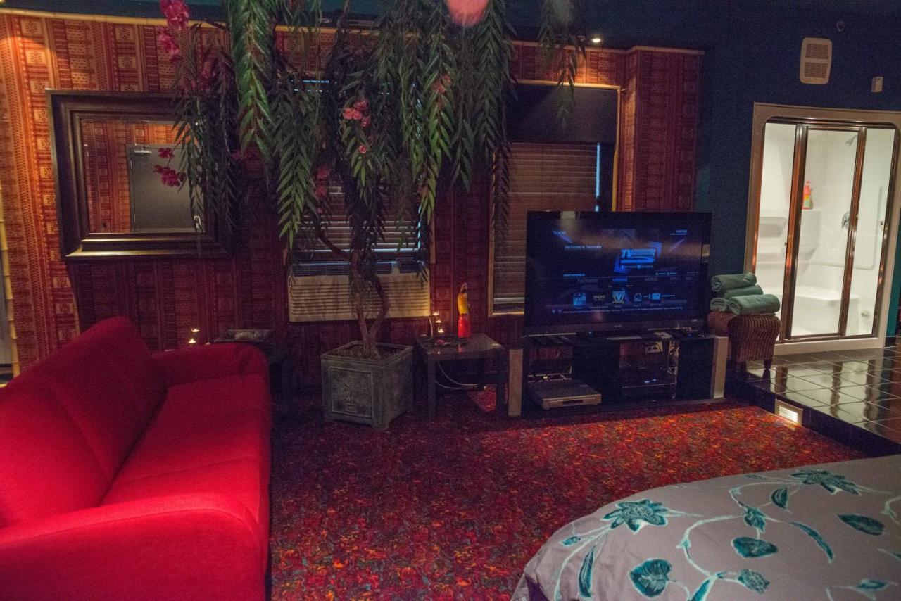 Mariaggi'S Theme Suite Hotel & Spa วินนิเพก ภายนอก รูปภาพ