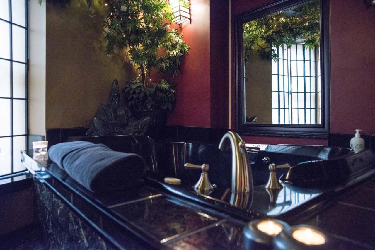 Mariaggi'S Theme Suite Hotel & Spa วินนิเพก ภายนอก รูปภาพ