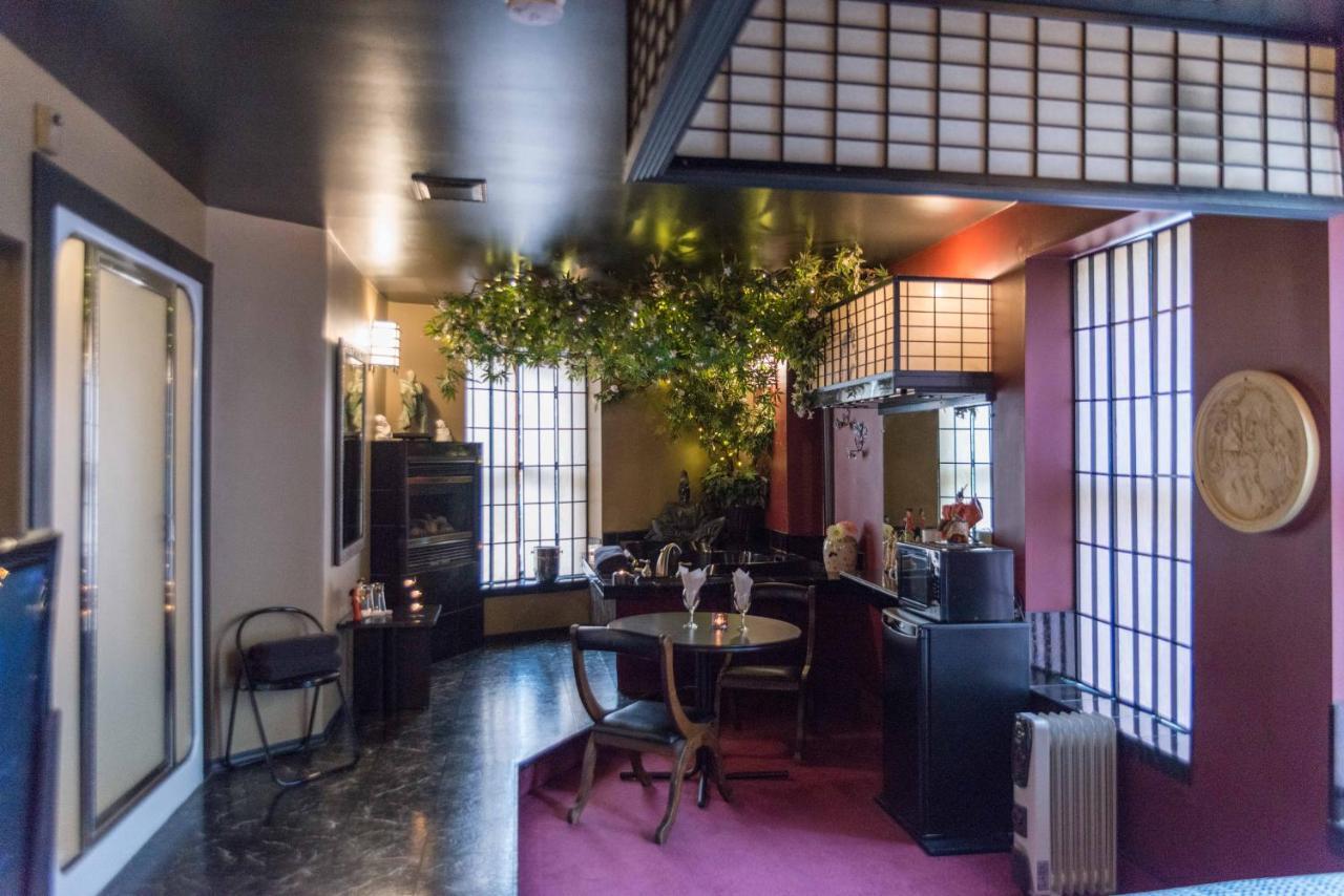 Mariaggi'S Theme Suite Hotel & Spa วินนิเพก ภายนอก รูปภาพ