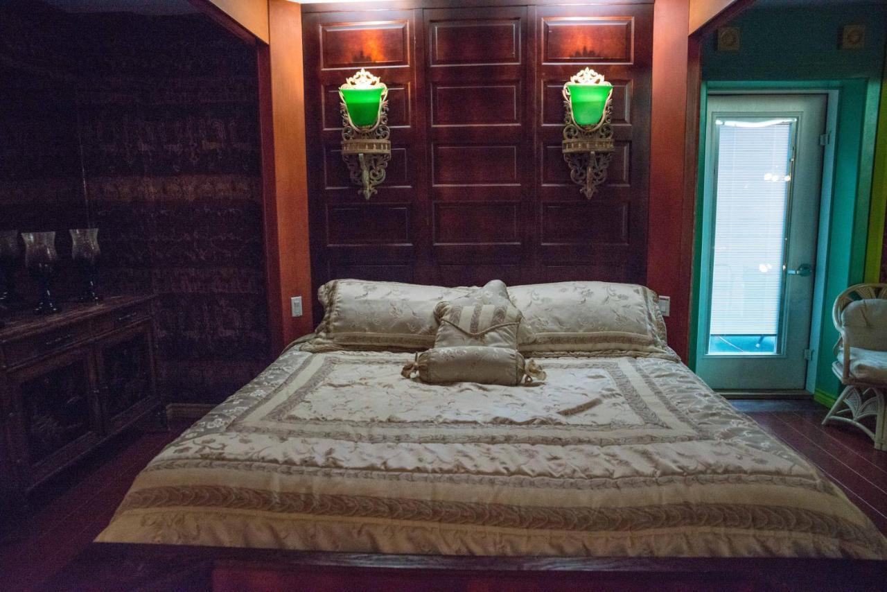 Mariaggi'S Theme Suite Hotel & Spa วินนิเพก ภายนอก รูปภาพ
