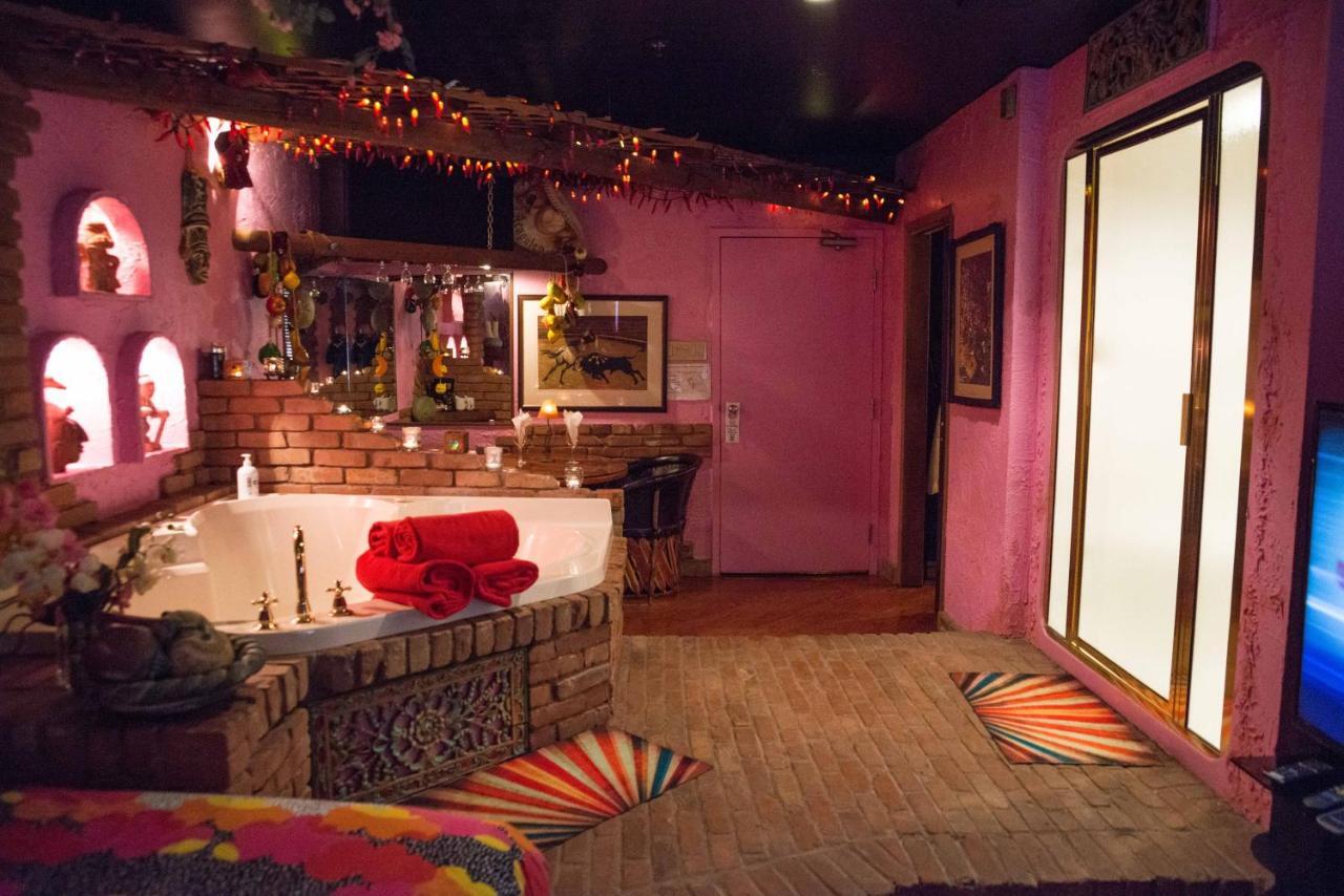 Mariaggi'S Theme Suite Hotel & Spa วินนิเพก ภายนอก รูปภาพ